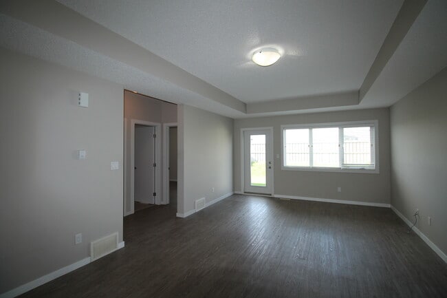 Building Photo - 3938 Claxton Loop SW