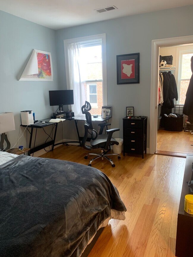 Foto del edificio - ALLSTON 5BED / 2BATH WITH MODERN FINISHES AVAILABLE SEPT 1ST