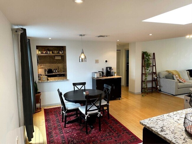 Foto del edificio - 170 Gore St