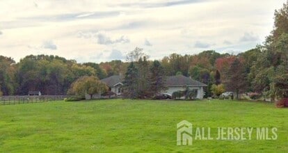 Building Photo - 433 Schoolhouse Rd