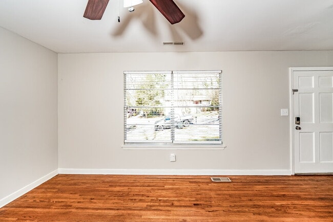 Building Photo - 204 Cathy Ln