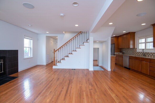 Building Photo - 514 Underwood St NW