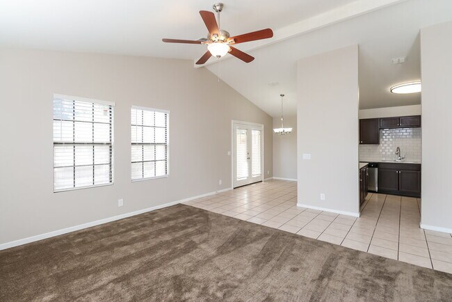 Building Photo - 921 S Val Vista Dr
