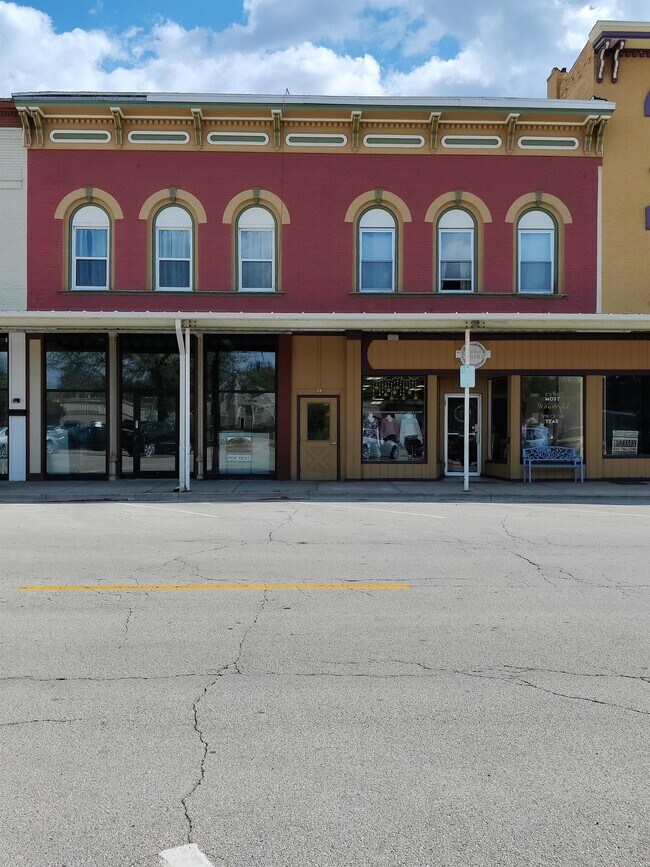 Building Photo - 28 E Railroad St