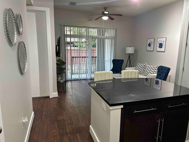 Foto del edificio - 12848 Queensbury Ln