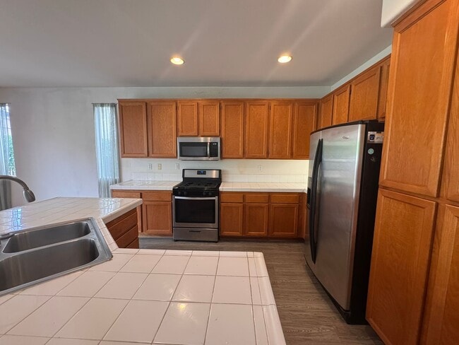 Building Photo - Spacious 5-Bedroom Home in Sought-After Vi...