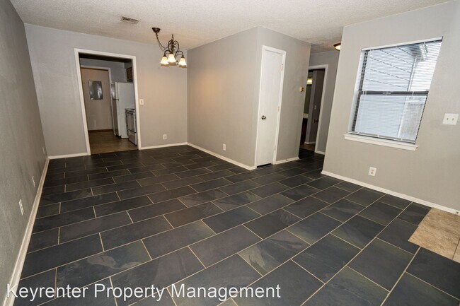 Foto del edificio - 1 br, 1 bath House - 2421 E 87th St - Unit...