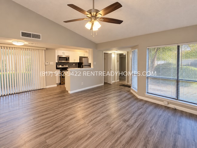 Building Photo - 450 Dollins St