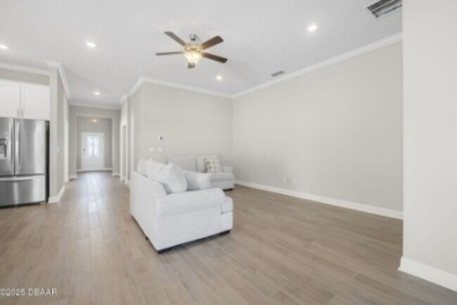 Foto del edificio - Stunning Waterfront 4 Bed Property in Sunn...