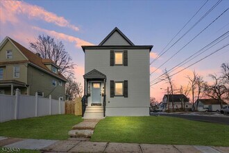 Building Photo - 143 Johnston Ave