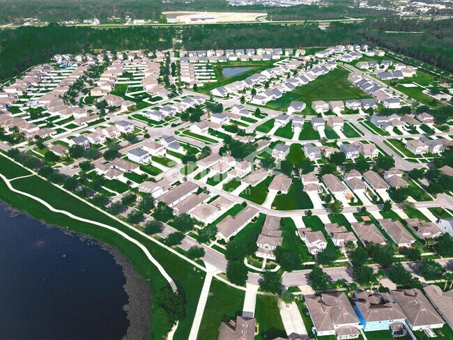 Building Photo - 3355 Roundabout Dr