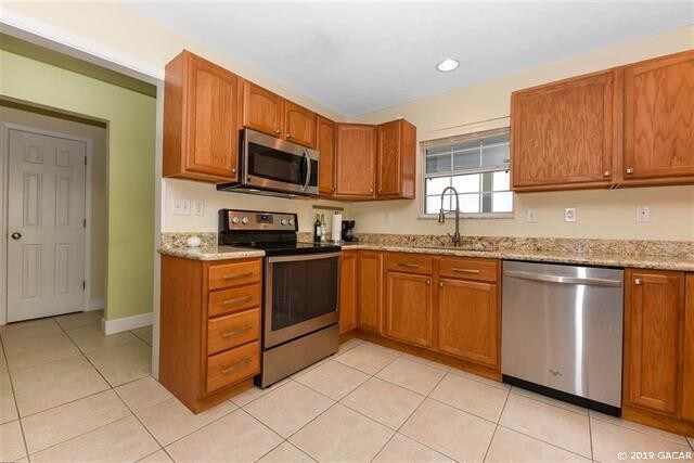 Foto del edificio - Beautiful 3/2 in Newberry Oaks