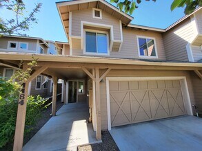 Building Photo - 1184 N Warm Springs Trail