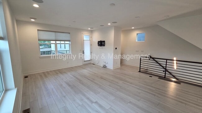 Building Photo - 11014 E Hinsdale Cir