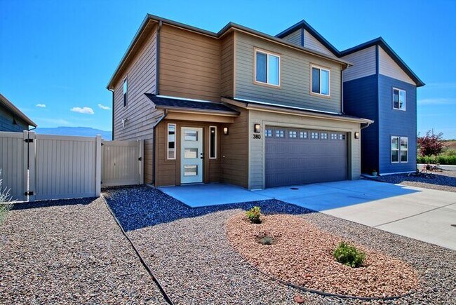 Building Photo - Modern 3 Bedroom 3 Bath Townhome in New Construction Neighborhood