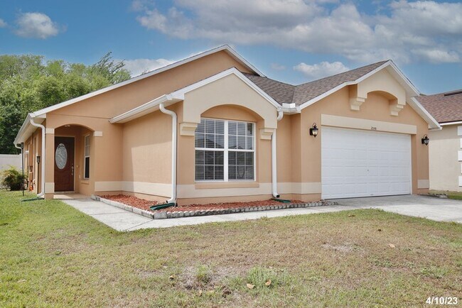 Foto del edificio - Lovely 3/2 Spacious Home with a Large Fenc...