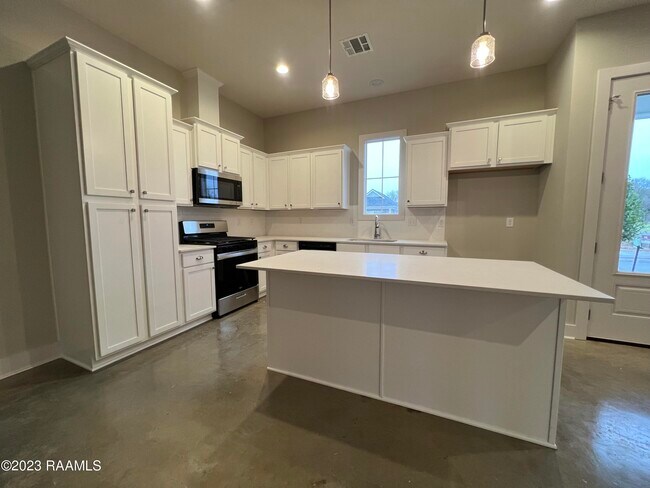 Building Photo - 102 Satsuma Dr