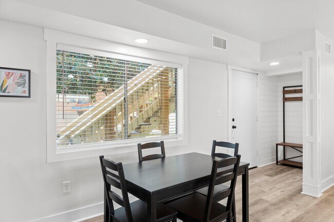 Foto del edificio - 306 Barracuda Ave