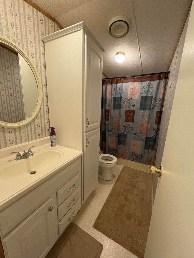 Foto del edificio - 3 Bedroom in Crawfordville Available Now!