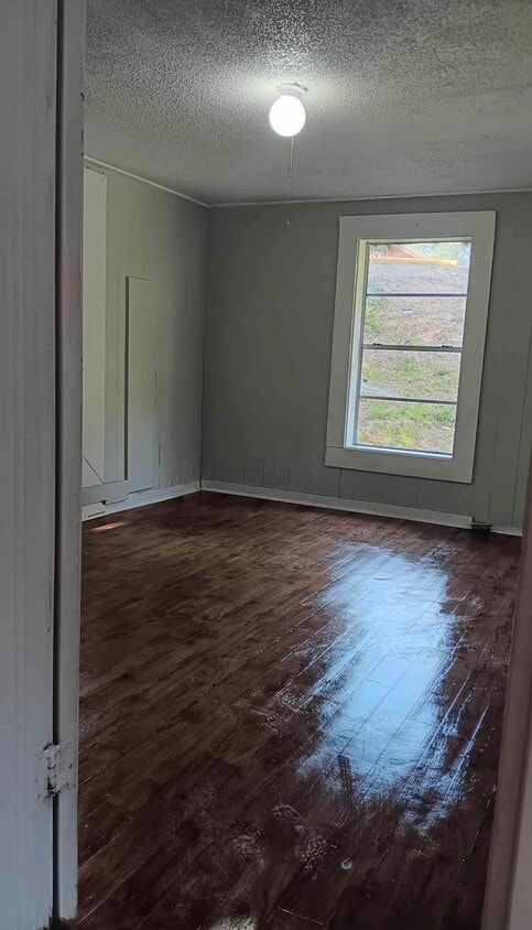 Building Photo - 1016 Farrah Cir