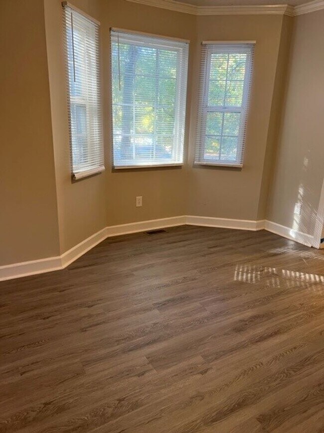 Foto del edificio - Carolina Ave 711