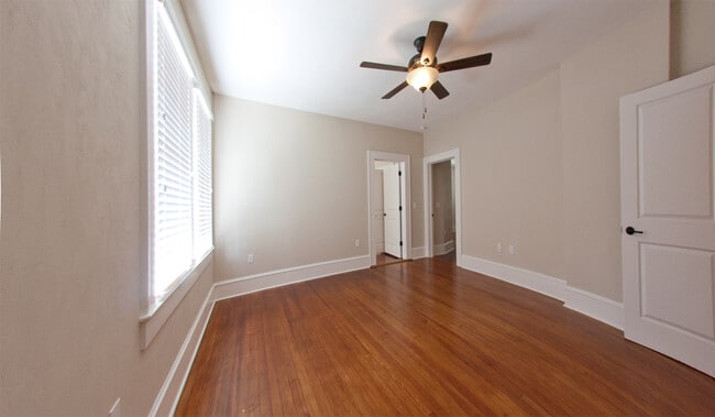 Available AUG- 4BR/2BA Steps from UF Campus - 202 NW 12th Ter