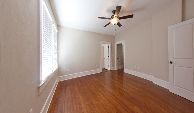 Disponible AUG- 4HAB/2BA A pasos del campus de la UF - 202 NW 12th Ter