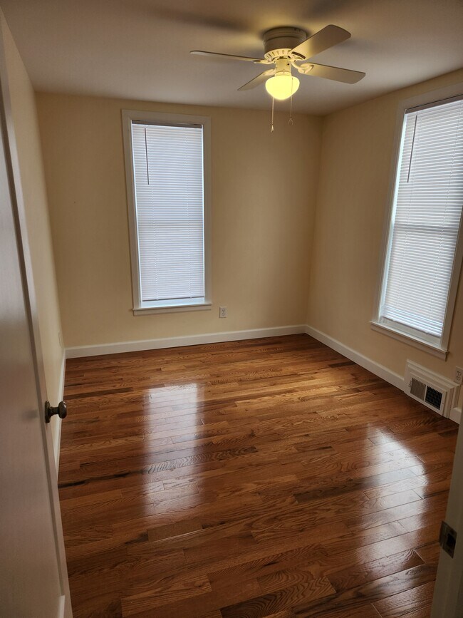 Dormitorio - 97 Loomis St