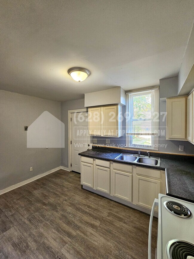Foto del edificio - 675 Stanley Ave