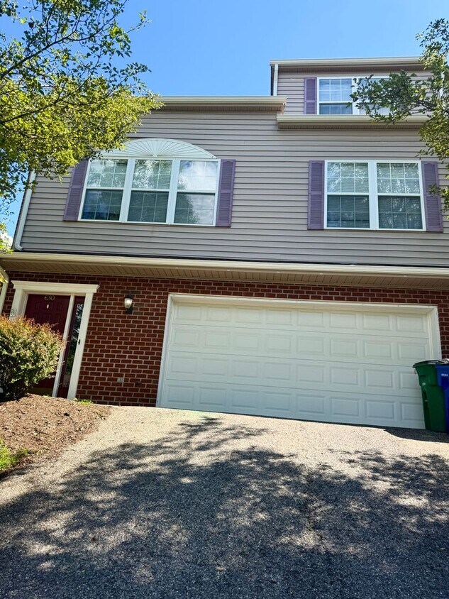 Foto principal - 630 Oak Tree Blvd NW