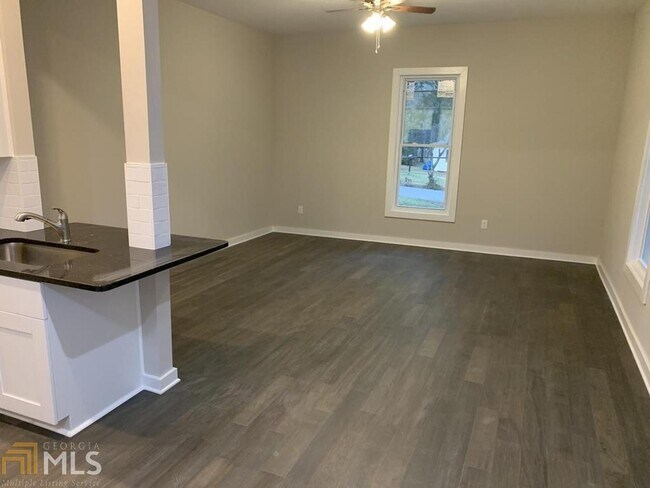 Foto del edificio - 6234 Collins St NE