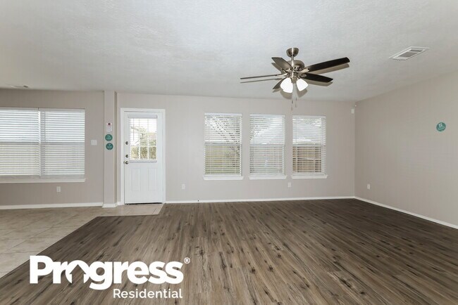 Foto del edificio - 6363 Bright Falls Ln