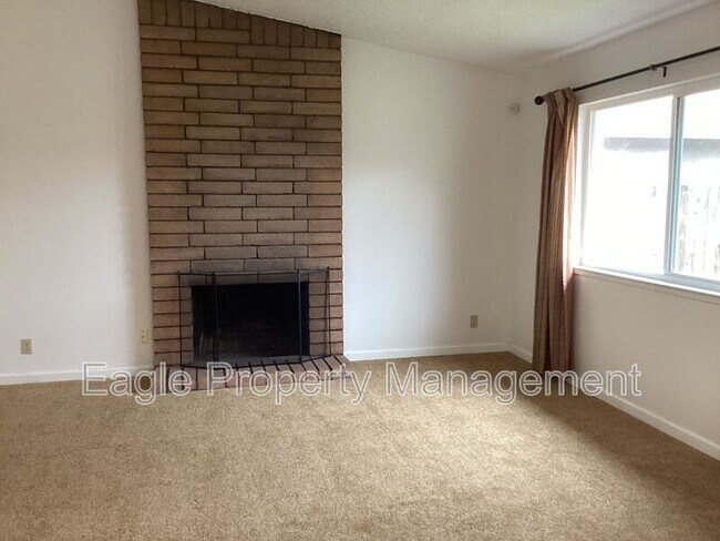 Building Photo - 9396 Sparks Way