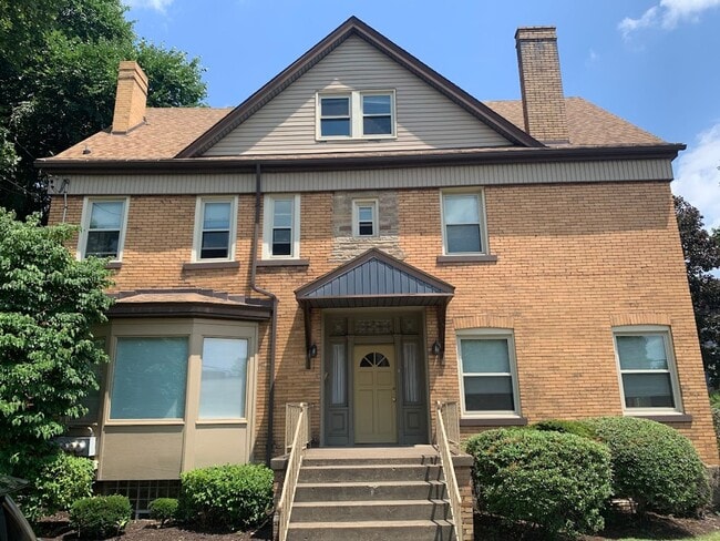 Fantastic Location in the Heart of Squirrel Hill! - Fantastic Location in the Heart of Squirrel Hill! House