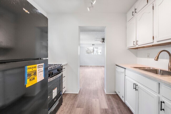 Building Photo - Charming 3 BR/1.5 BA Semi-Detached Home in...