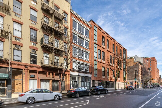 Foto del edificio - 692 Greenwich St