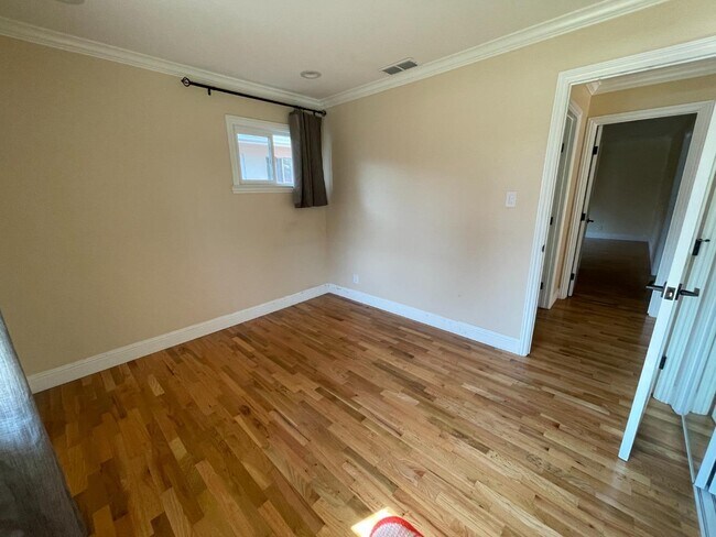 Building Photo - 1399 Glenmoor Way