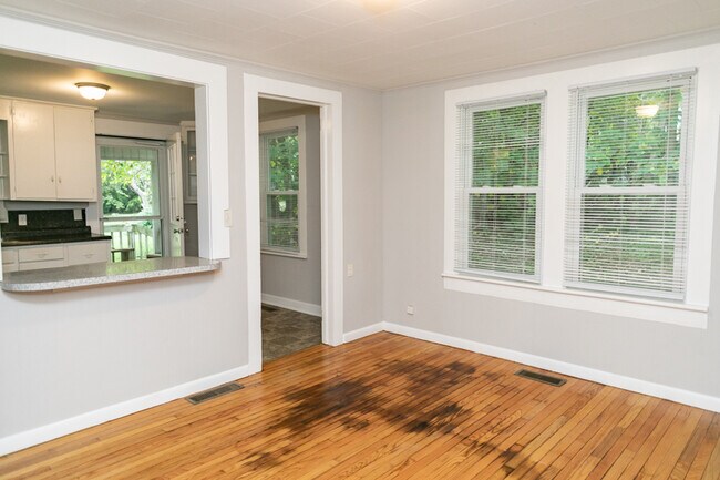 Foto del edificio - 508 Robbins Ave NW