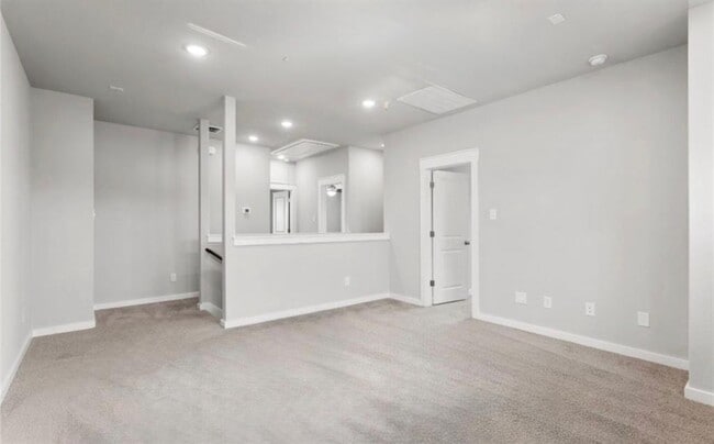 Building Photo - 2317 Calvert Dr