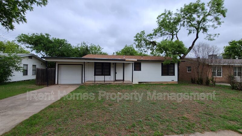 Primary Photo - 3016 San Antonio St