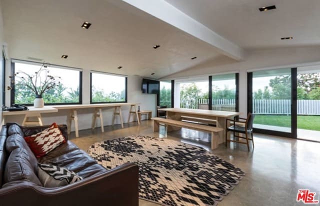 Building Photo - 2463 Solar Dr