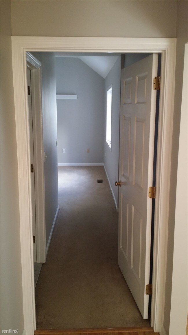 Building Photo - 408 Hickory Woods Ln