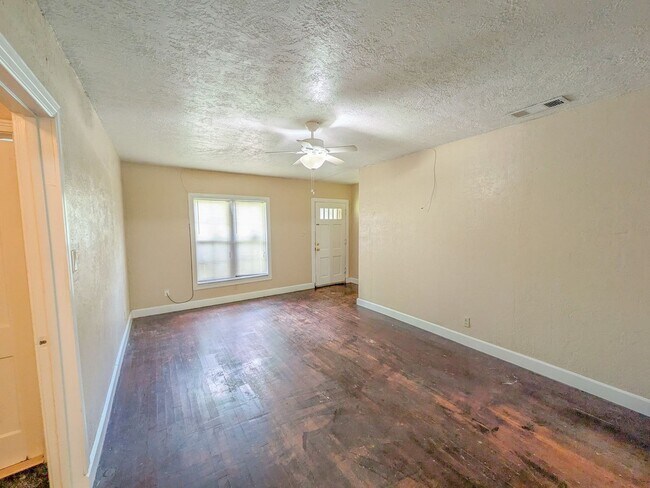 Foto del edificio - 3350 Cherry Dr