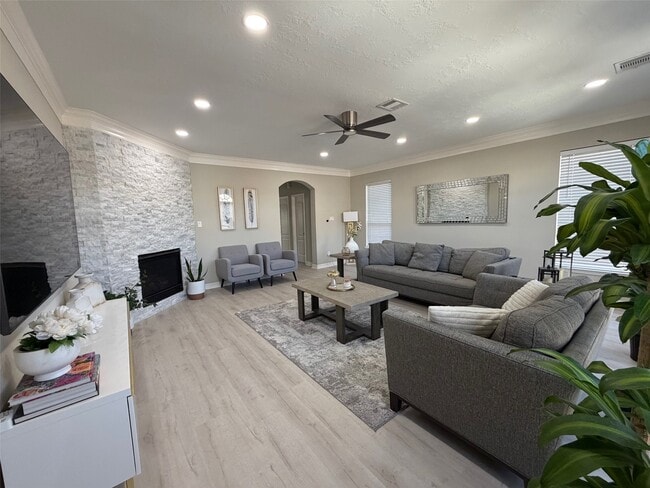 Building Photo - 6222 Skyline Dr