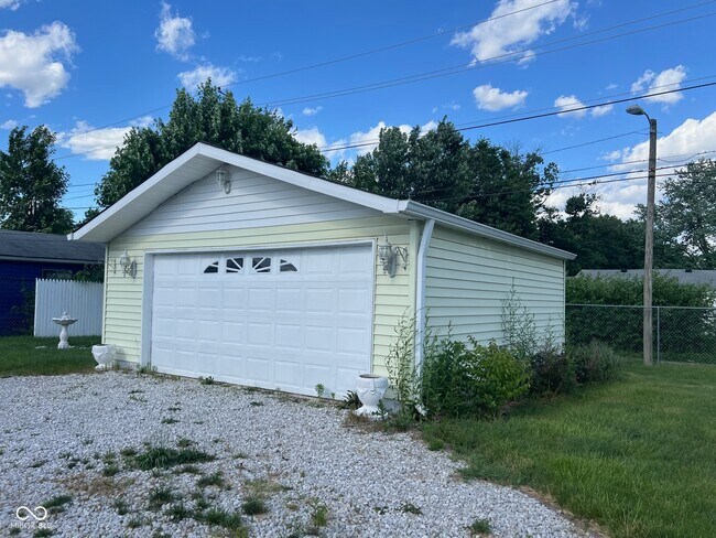 Building Photo - 2901 Sangster Ave