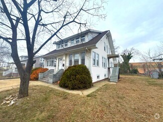 Building Photo - 220 Plum St