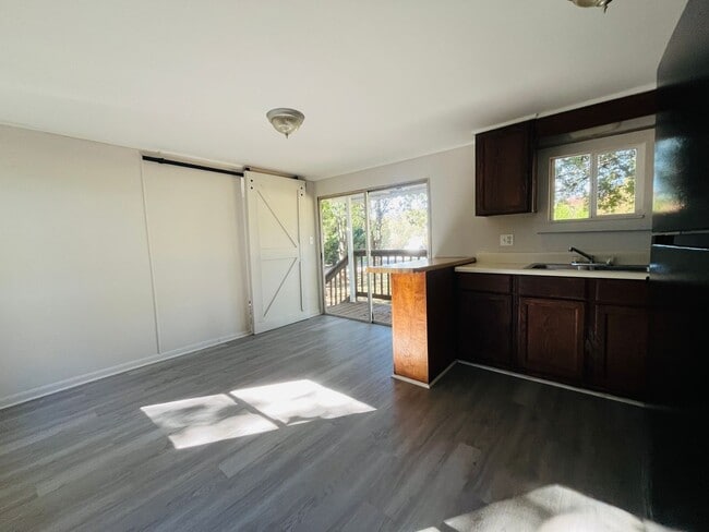 Building Photo - 954 Johnson Rd