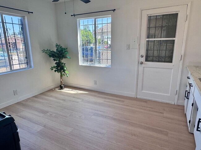 Foto del edificio - 1542 W 60th St