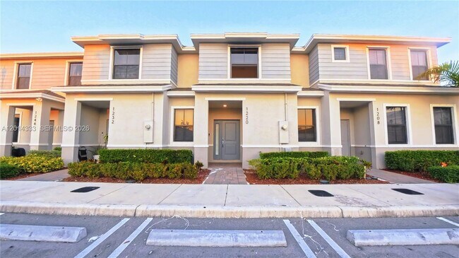 Foto del edificio - 1232 NE 5th Ct