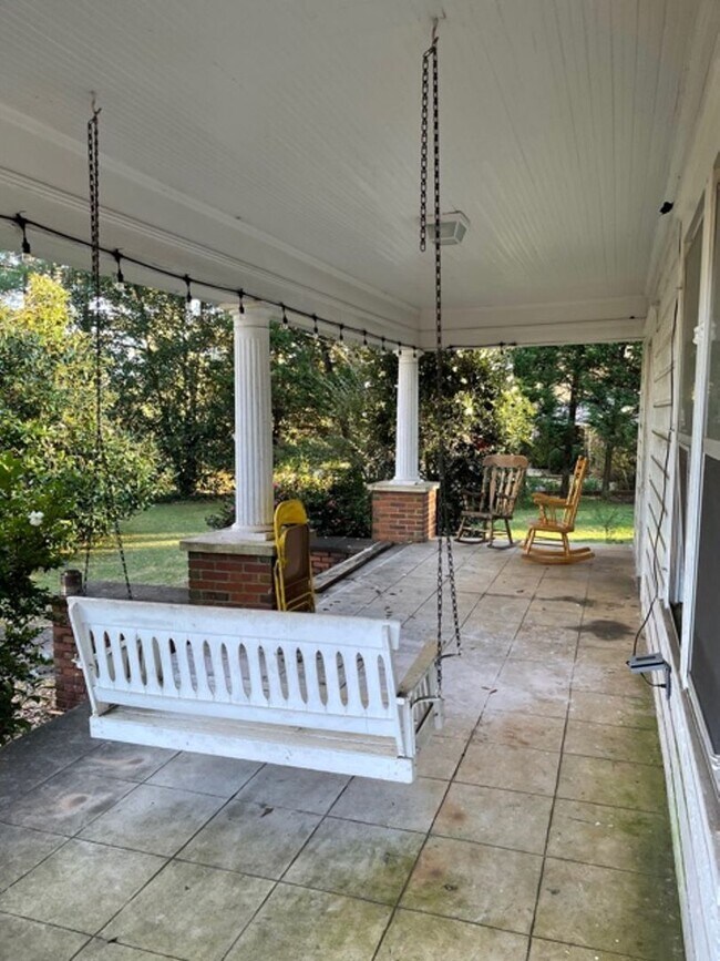 Foto del edificio - 4BR Home off Jefferson Rd